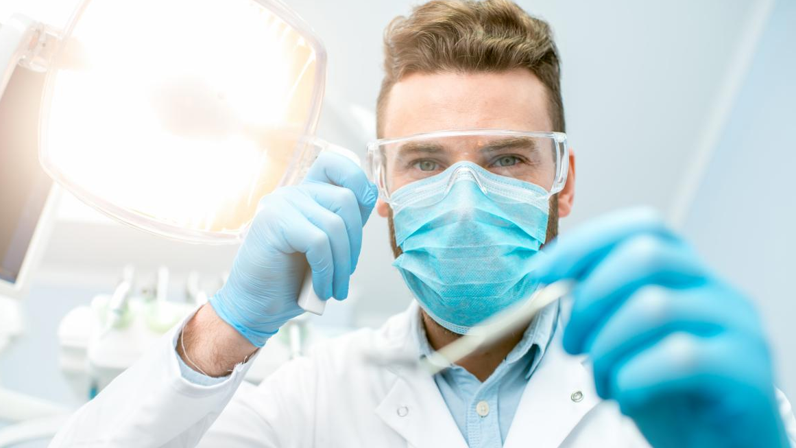 Студенты-стоматологи получат дипломы двух вузов