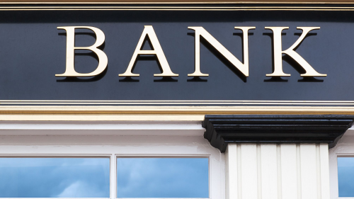 Банк оштрафуют за нарушения при обслуживании клиентов