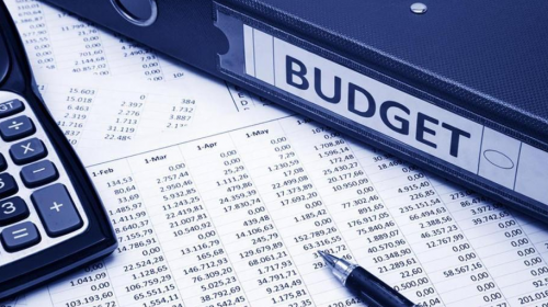Бюджетникам временно прекращают стимулирующие выплаты