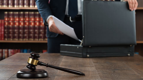 Адвокатам – отдельные лицензии по каждой специализации, право быть третейским судьей, мобильники в судах и др. Адвокатам – отдельные лицензии по каждой специализации, право быть третейским судьей, мобильники в судах и др.
