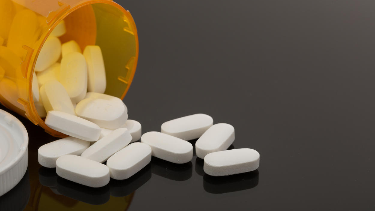 Регламентирован оборот наркотических средств, их аналогов, психотропных веществ и прекурсоров