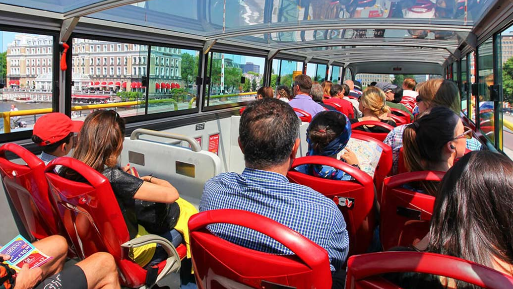 Kak nanyat slujbu soprovojdeniya turistov