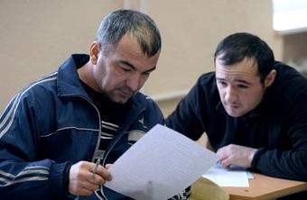 Минтруда разъяснило правила трудоустройства приезжих