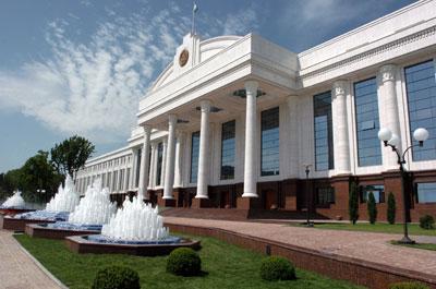 Obyazannosti Prezidenta vremenno vozlojeni na Premyer-ministra Sh. Mirziyoyeva