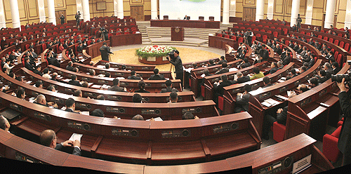 В парламенте создан блок демократических сил 